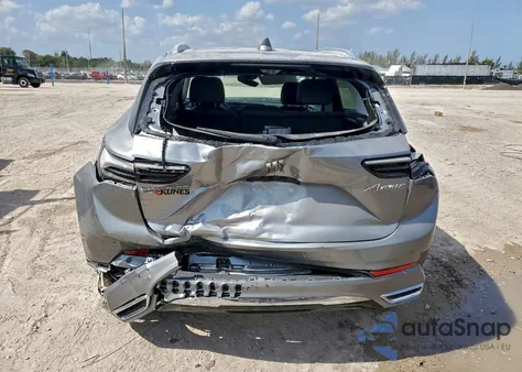 2024 Buick Envision Avenir z USA, uszkodzony, nr VIN LRBFZSE44RD058379